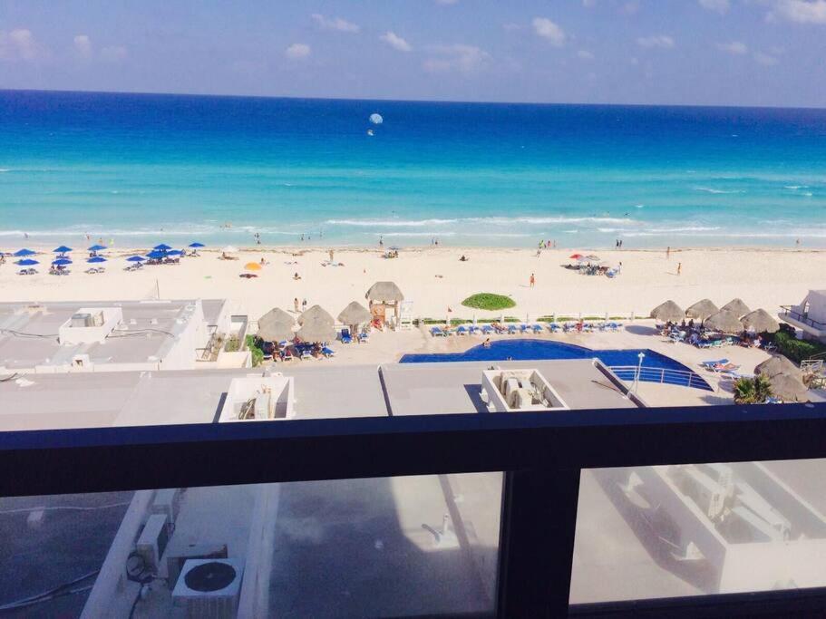 Amazing Beachfront Apartment Cancún Exterior foto