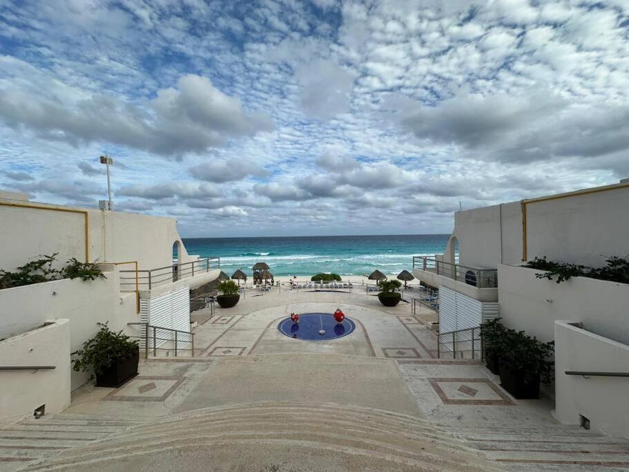 Amazing Beachfront Apartment Cancún Exterior foto